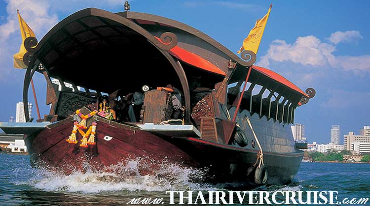 Manohra Cruise Luxury Rice Barge 5 Star offers fine Thai dining, with an unforgettable experience of Bangkok Riverside dining while cruising along the Chao Phraya River Bangkok Thailand.