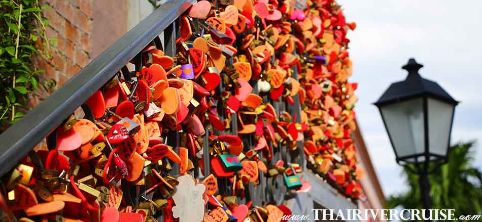 Juliet Love Gardent Love Locks at Asiatique The Riverfront Bangkok Chaophraya river side attraction Thailand