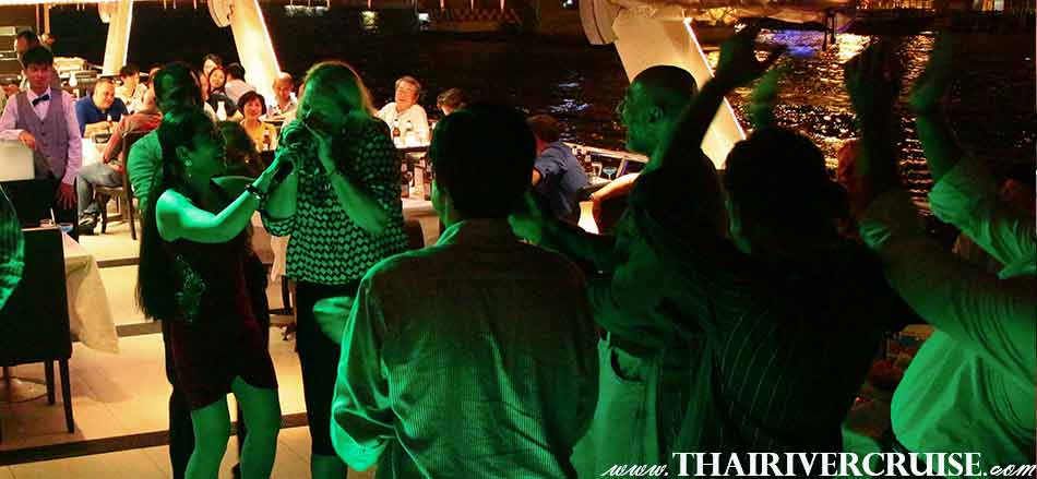 Entertainment onboard Chaophraya Princess Cruise by live music pop jazz music style