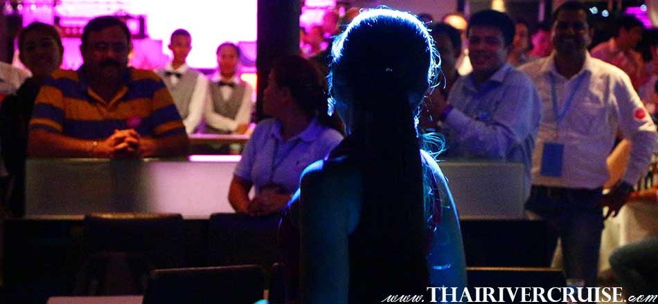ฟังเพลง อินเดีย สุดฮิต ที่คุ้นหู แนวแดนซ์ สากล เต้นกระจาย กลางแม่น้ำเจ้าพระยา ความสนุกสนานเต้นรำได้เกิดขึ้นแล้ว 