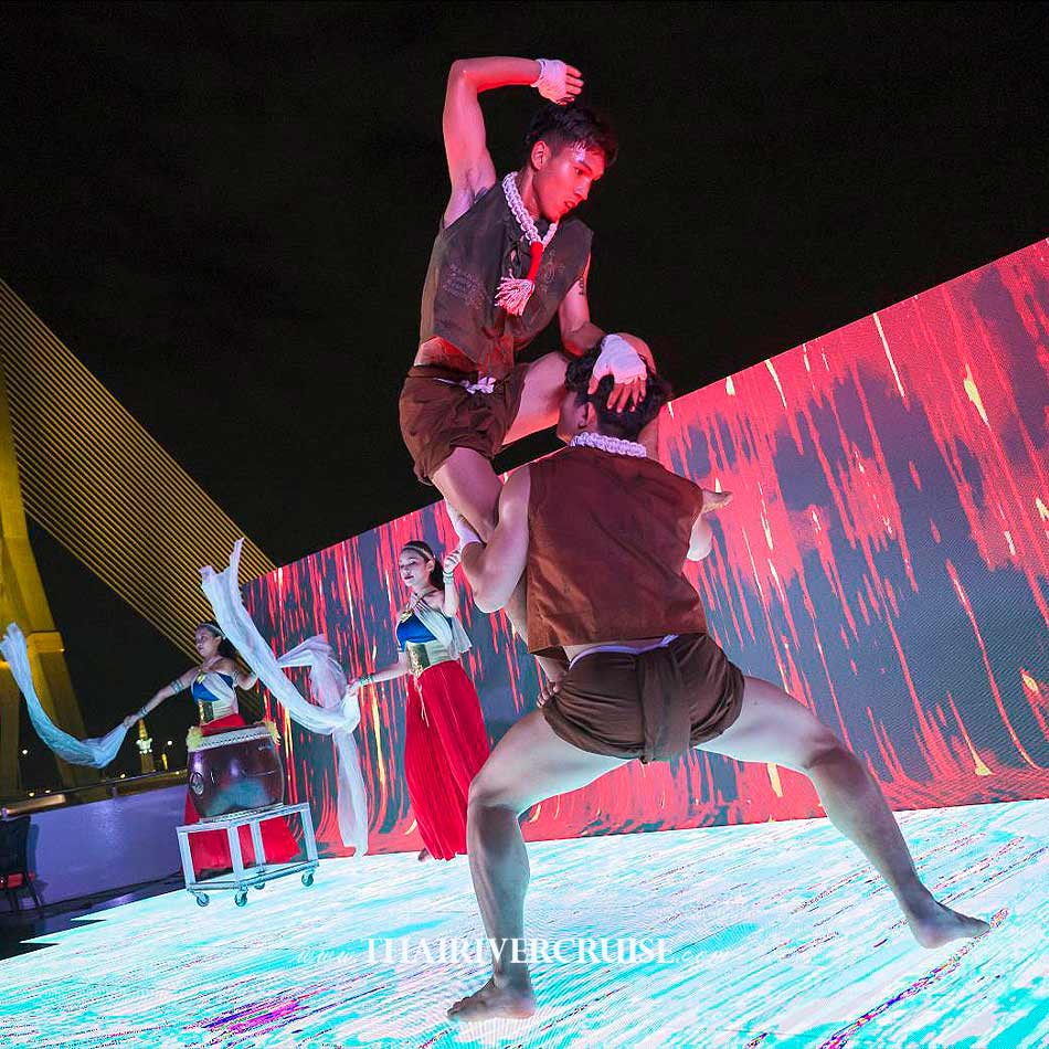Chao phraya river cruise Sawasdee Chaophraya Cruise Muay Thai show onboard. SIAMESE MUSIC MUAY THAI DANCE A unique cultural show combining traditional Muay Thai martial arts with Siamese music. The performance features powerful war drums, rhythmic choreography, and dramatic storytelling. Guests will experience the strength, spirit, and pride of Thailand through this creative and energetic performance.