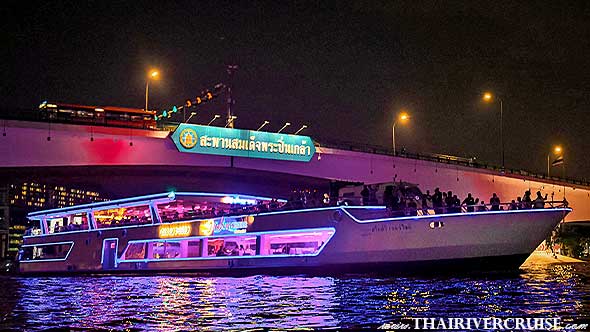 Ways to Celebrate Valentine's Day in Bangkok Smile Riverside Cruise Dinner Cruise in Bangkok