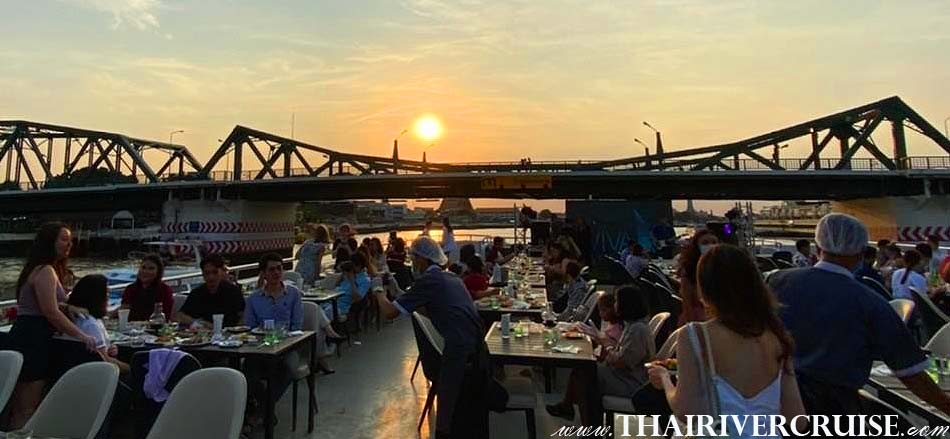 Viva Alangka Cruise Sunset Bangkok, Experience a beautiful Bangkok Chao phraya river view sunset on the Chaophraya river