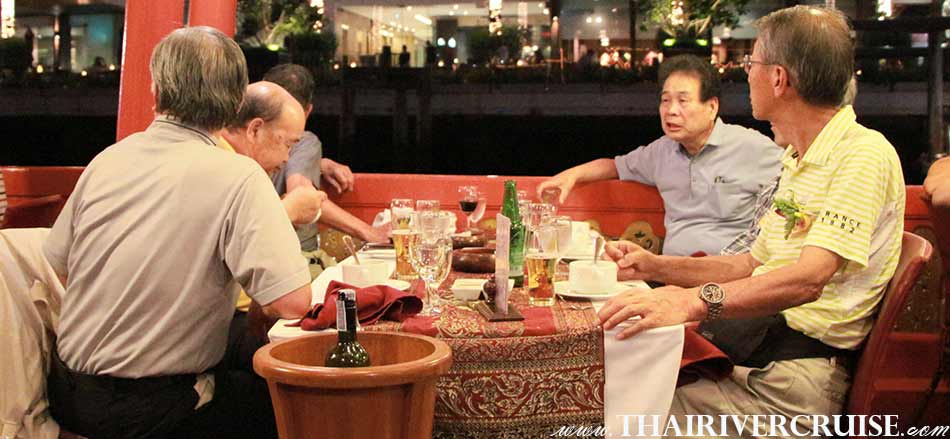 ดินเนอร์ บุพเฟ่ท์ เจ้าพระยา ชมการจุดพลุ ตระการตา ไอค่อนสยาม Iconsiam  บนเรือ ทรงไทย บรรยากาศ สุดคลาสิค ล่องเรือ ปีใหม่ กรุงเทพ แว่นฟ้า 