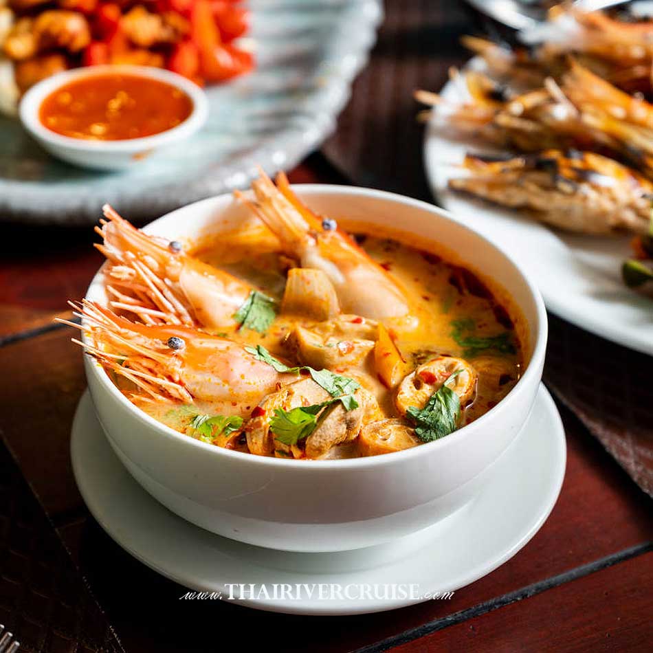 Shrimp Spicy or Tom Yam Koong on board best Bangkok dinner cruise Wonderful Pearl Cruise luxury elegance river cruise 5-Star dinning Wonderful pearl cruise promotion booking discount lower price