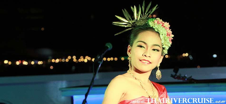 Entertainment by the ambiance of live jazz and popular music performed by Thai and International artists on board Wonderful Pearl Cruise