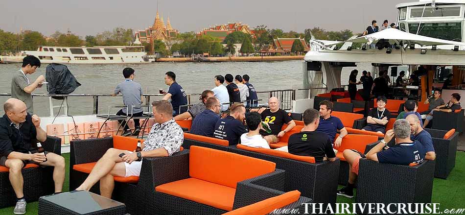 Great view in Sunset Time Bangkok, Enjoy to see magnificent view of the Chaophraya river such as Grand Palace etc., Yod Siam Cruise, Best cocktails Chao Phraya river Cruise Yod Siam Boat sunset cruise cocktail Bangkok & night river Cruise including beer, soft drink, price ticket discount booking offer low price promotion