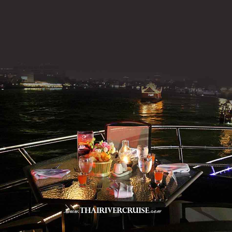 Chaophraya Cruise New Year Dinner River Cruise, Let ’s Celebrate New Year Countdown Party Dinner Cruise Year. Good seat for see Chaophraya river views and new year firework  