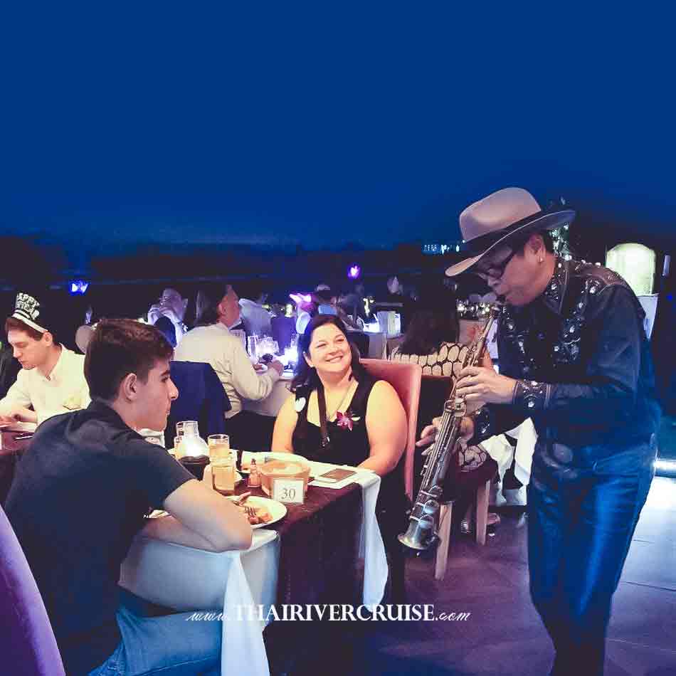 Chaophraya Cruise New Year Dinner River Cruise, Let ’s Celebrate New Year Countdown Party Dinner Cruise Year. Enjoy to more entertainment on board luxury 5 star cruise  