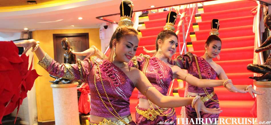 Entertainment on board by Thai classical dancing and live music pop dance style,Chaophraya Cruise New Year Dinner River Cruise.Chaophraya Cruise New Year Dinner River Cruise, Let ’s Celebrate New Year Countdown Party Dinner Cruise Year 