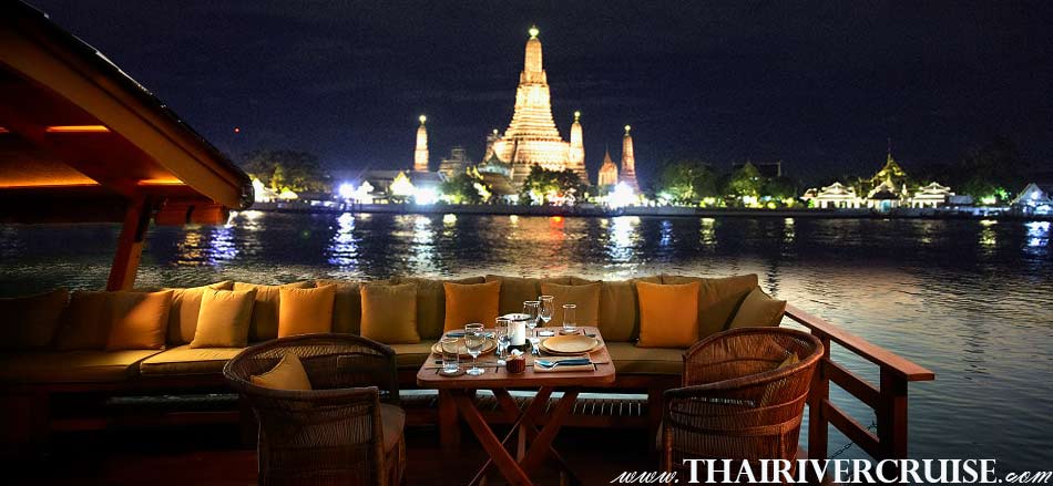 Temple of Danwn or Wat Arun, This is highlight and landmark of Bangkok, best private luxury rice barge Chao phraya river cruises Bangkok Thailand