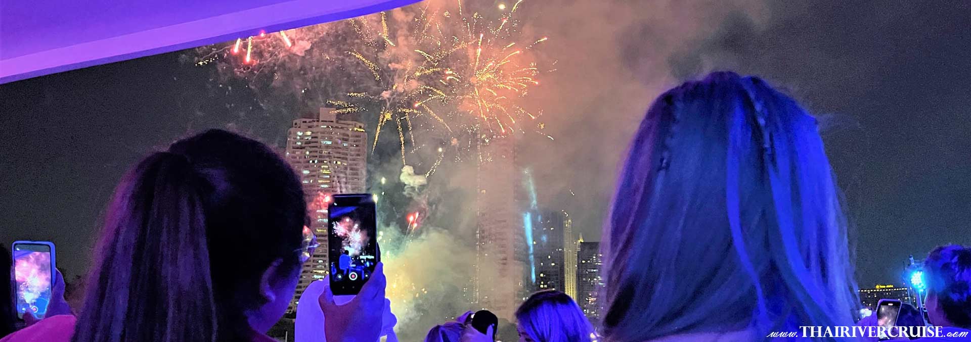 Smile Riverside Cruise Bangkok New Year Dinner Cruise