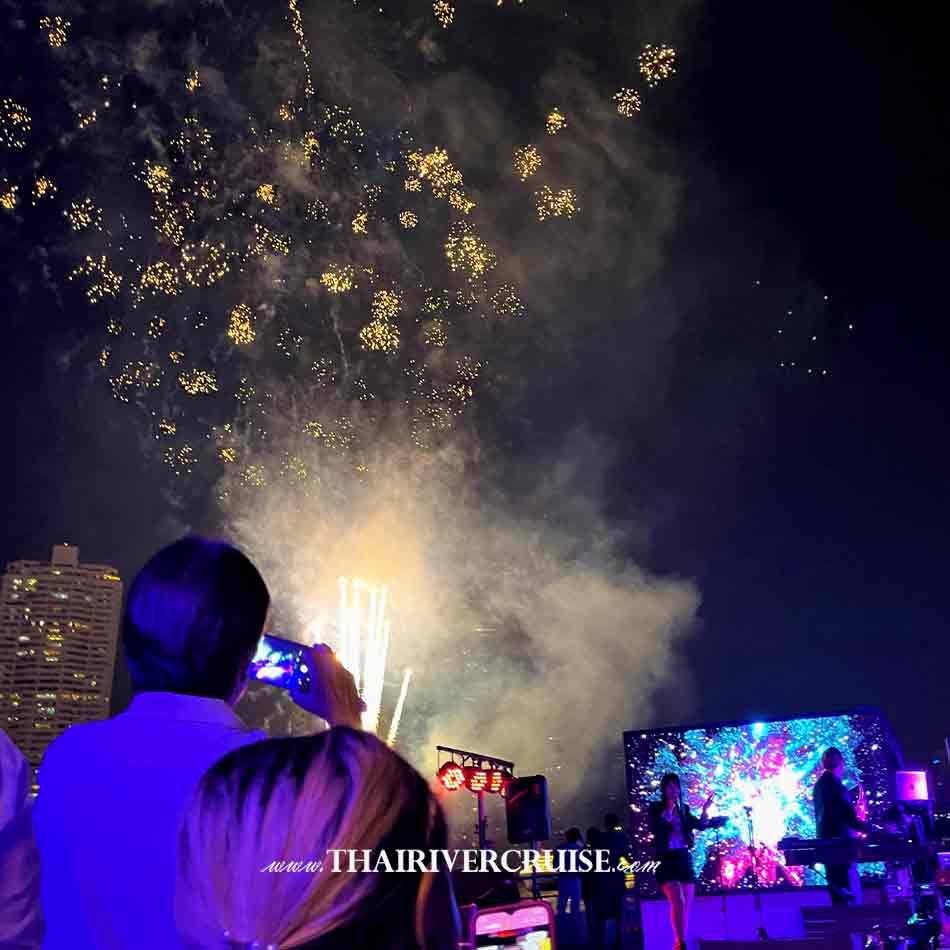 Best new year's eve party Bangkok Countdown firework Bangkok, Good Places to Celebrate New Year in Bangkok on Bangkok Dinner Cruise Smile Riverside Cruise Bangkok New Year Dinner Cruise