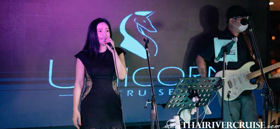 Professional musician performance onboard Unicorn Bangkok Dinner Cruise ICONSIAM discount Bangkok dinner cruise price promotion offer low cost buffet dinner cruise on the Chaophraya river