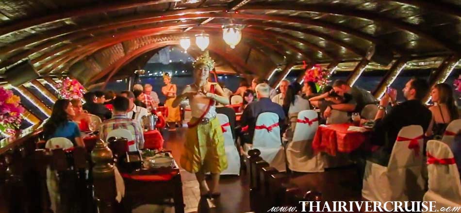 ซันเซ็ท ดินเนอร์ เจ้าพระยา บรรยากาศ แบบไทย ๆ ดนตรี การแสดง ที่แสดงถึงความเป็นไทย บนเรือ ลอยนาวา