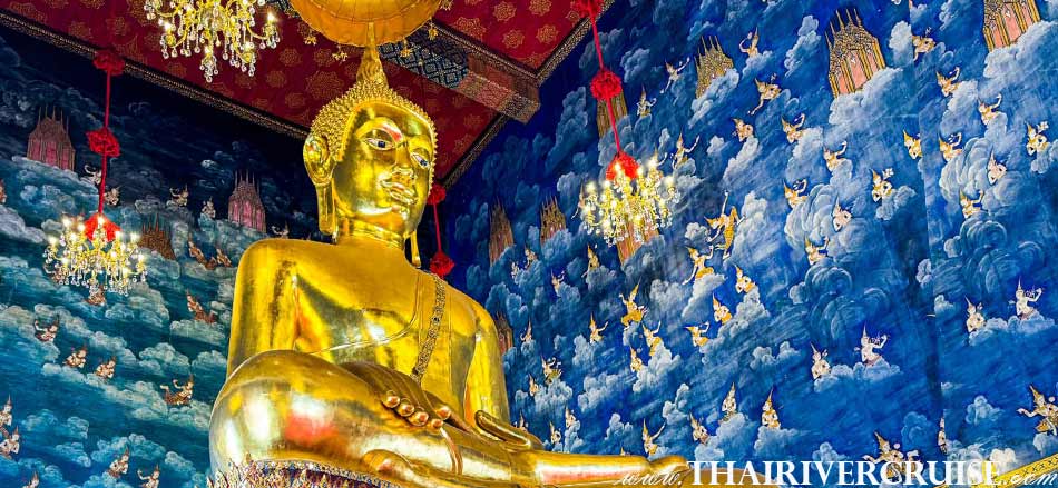 พระพุทธเทวราชปฏิมากร พระประธานประจำพระอุโบสถ ปางมารวิชัย ภายในพระอุโบสถมีจิตรกรรมฝาผนังเขียนภาพเหตุการณ์ตอนเหล่าเทพยดามาชุมนุมกัน พระประธาน วัดเทวราชกุญชรวรวิหาร สักการะ พระพุทธเทวราชปฏิมากร พระอินทร์ทรงช้างเอราวัณ องค์เทวราชเนรมิต เทพทันใจ และ เที่ยวชม พิพิธภัณฑ์สักทอง ล่องเรือ ไหว้พระ 3 วัด กรุงเทพ สัมผัสบรรกาศ ล่องเรือ เจ้าพระยา ชมวิวสองฝั่งเจ้าพระยา พร้อม อาหารกลางวัน  อิ่มอร่อย กับ บุฟเฟ่ต์กลางวัน บน เรือไทย แม่น้ำเจ้าพระยา สุดคลาสิค