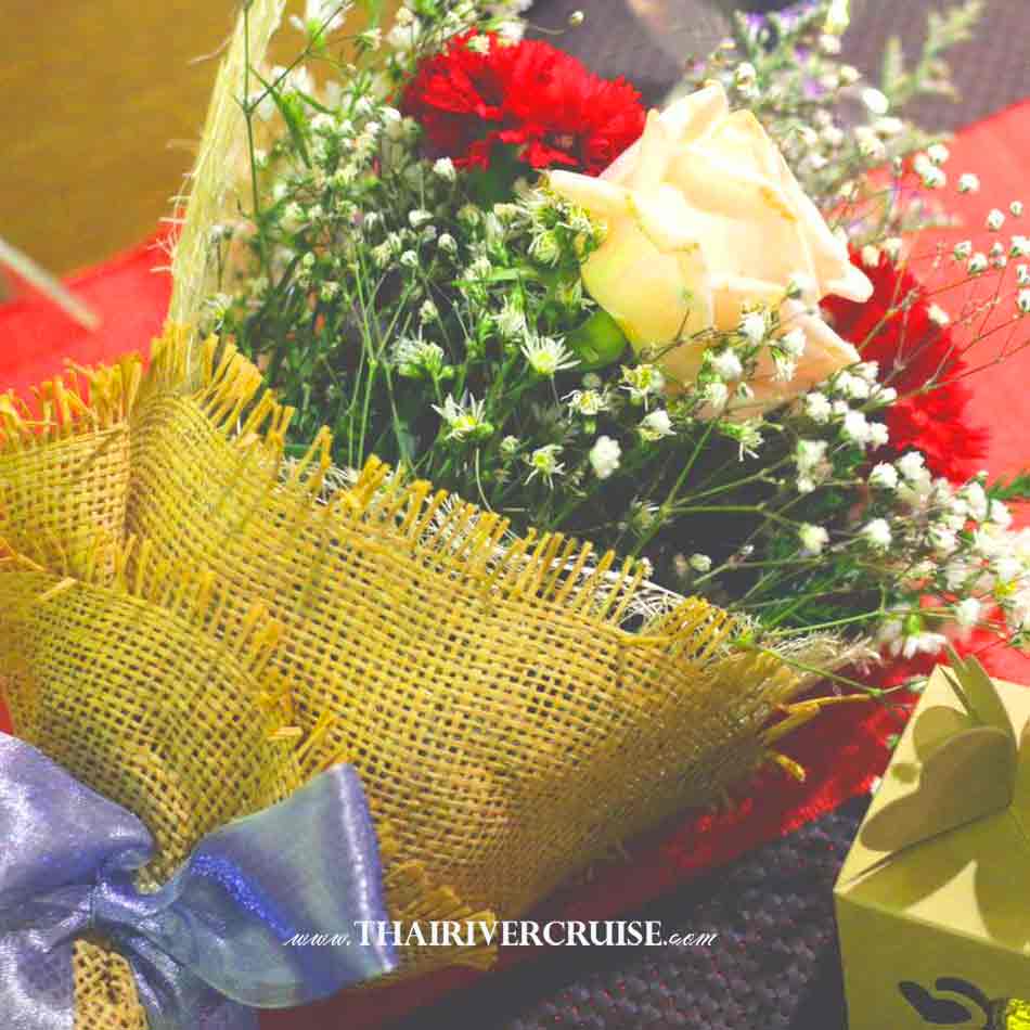 เติมความหวาน วาเลนไทน์ ด้วย ช่อดอกไม้ วันวาเลนไทน์ และ ของที่ระลึก วาเลนไทน์ สำหรับ คู่รักสถานที่ ดินเนอร์ สุดสวีต ยอดฮิต กรุงเทพ ค่ำคืน วันวาเลนไทน์ วันเดอร์ฟูล เพิร์ล ครูซส์